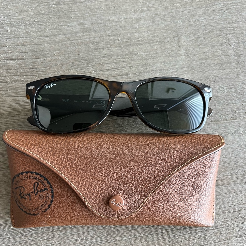 Ray-Ban Wayfarer Classic Sunglasses Tortoise